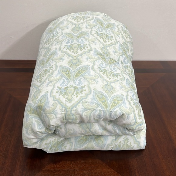 Green and White Full Comforter with 2 Pillow Cases - Picture 12 of 14